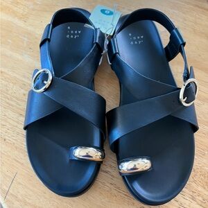 A New Day Black Sandals with Gold Accents size 9 90’s throw back